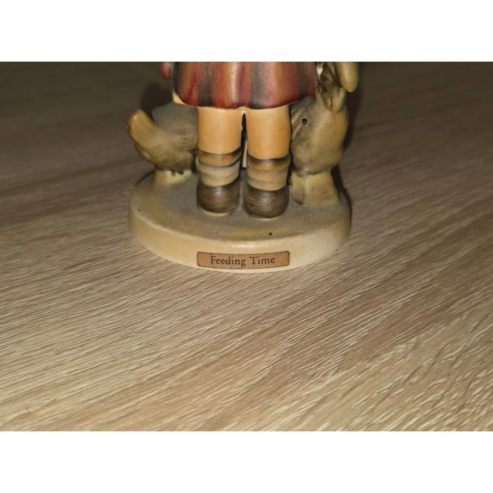 Goebel Hummel Feeding‎ Time Figurine 199/0 TMK-3 Stylized Bee West Germany
